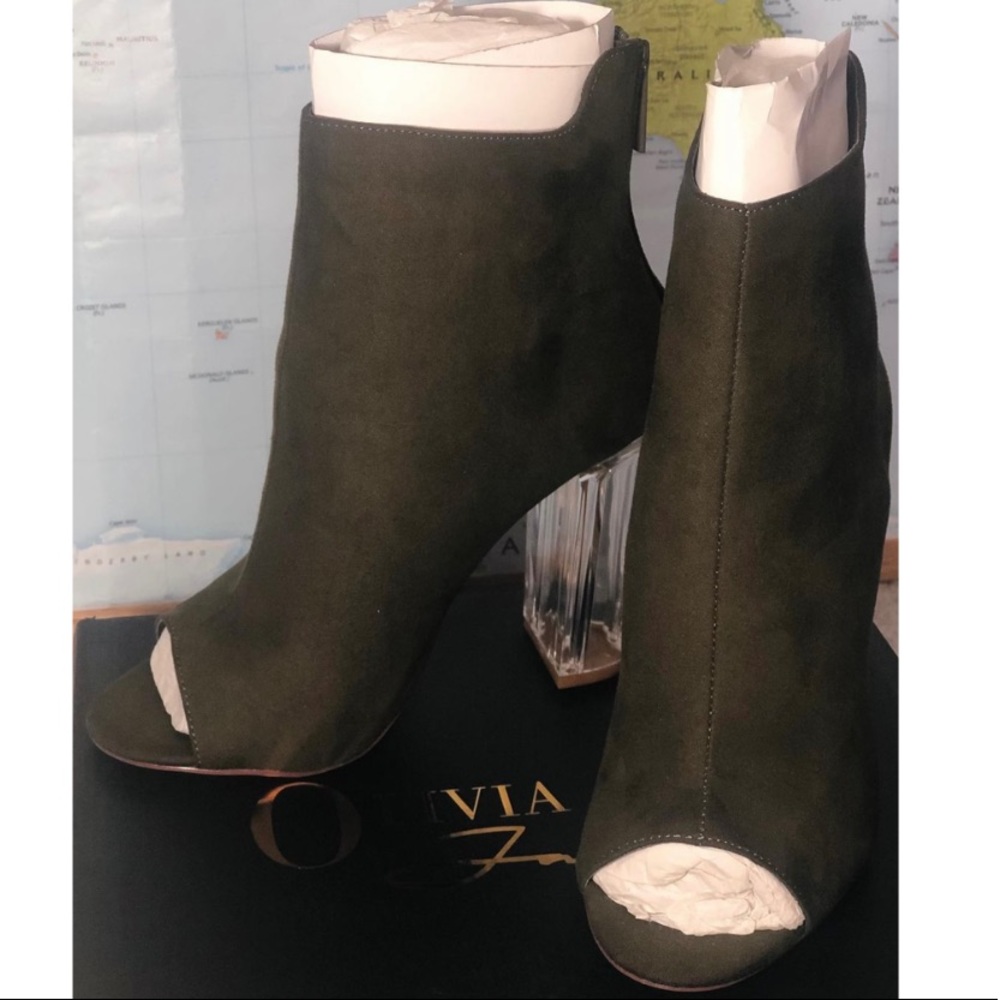 Olivia Ferguson Open Toe Boots Clear Heel
US Women’s Size: 7 
Color: Olive Suede